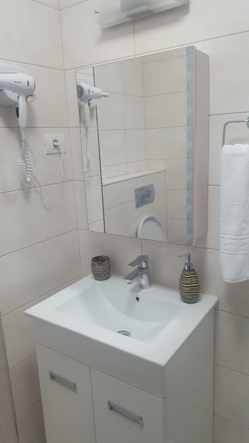 Alex Marina Flat Apartment Mamaia Ngoại thất bức ảnh