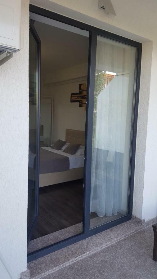 Alex Marina Flat Apartment Mamaia Ngoại thất bức ảnh